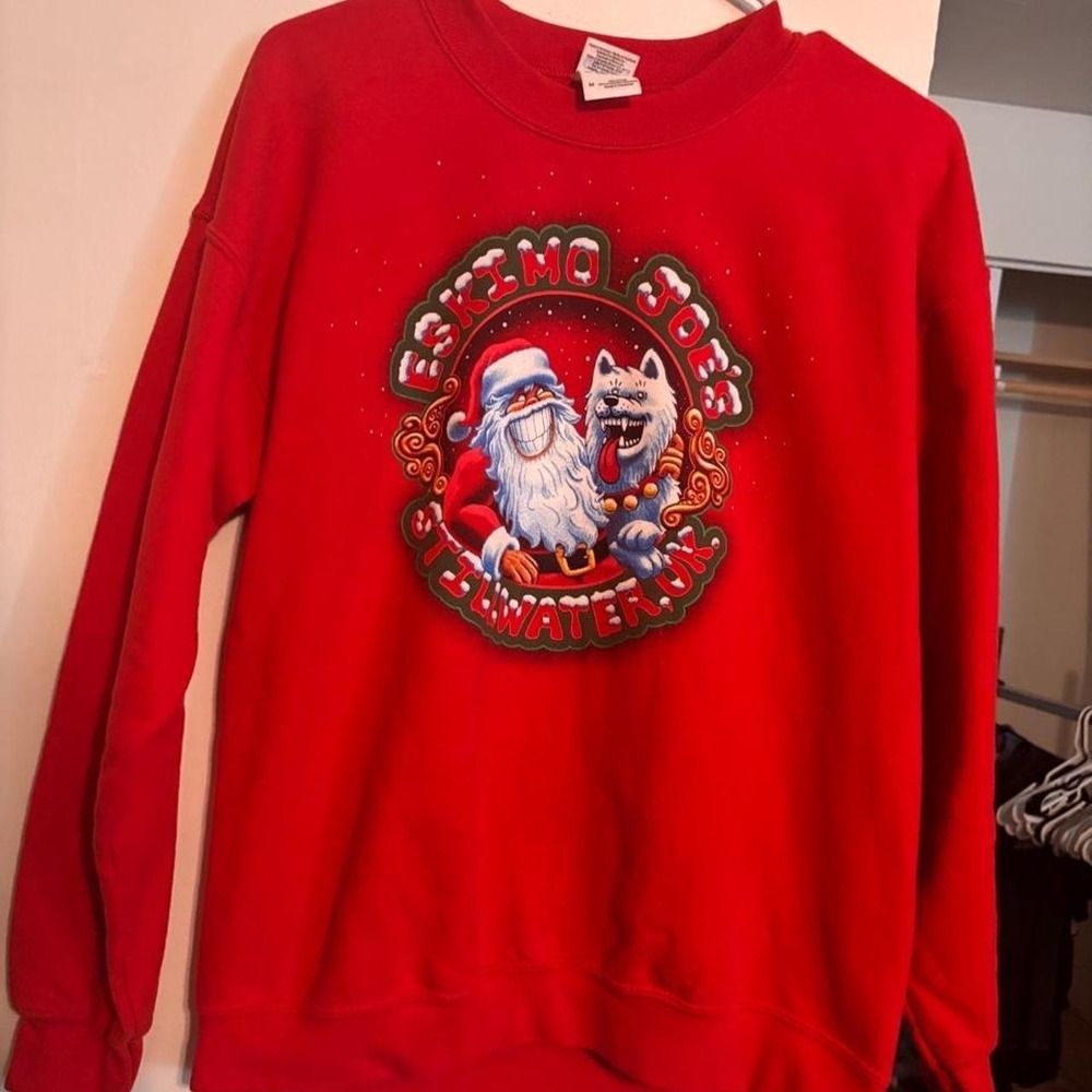 Red Eskimo Joe Santa Claus and dog graphic sweatshirt size M.